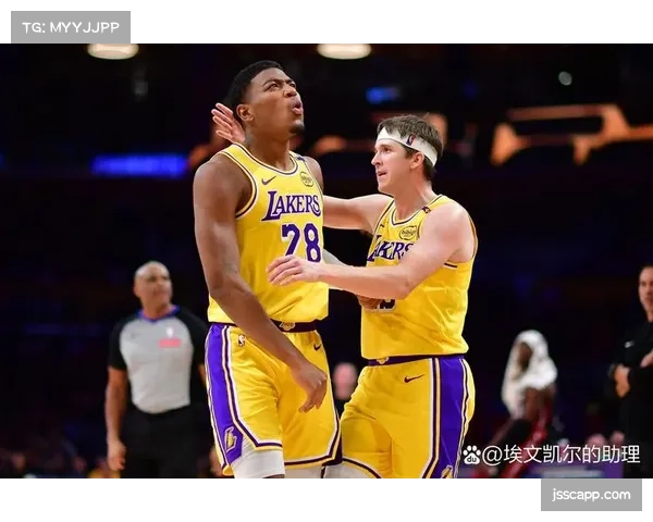 霍华德重返洛杉矶现场助阵前东家引爆湖人对独行侠焦点大战